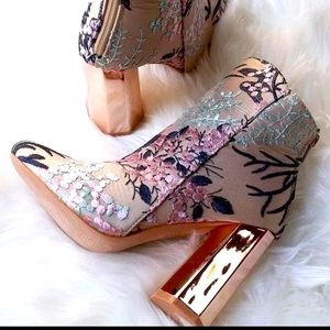 Cape robbin boots size 10